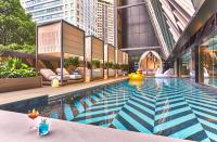 Swimmingpoolen hos eller tæt på Pullman Singapore Orchard