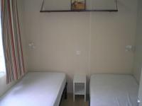 Łóżko lub łóżka w pokoju w obiekcie Camping des Cigales