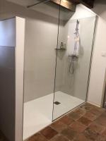 Kúpeľňa v ubytovaní LE DOMAINE DU PETIT TERTRE - SPA EN EXTERIEUR