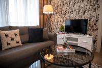 TV a/nebo společenská místnost v ubytování 12 rooms hotel