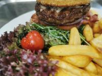 Jídlo v hotelu nebo okolí