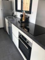 Kuchnia lub aneks kuchenny w obiekcie Maison La teste de Buch 3 chambres