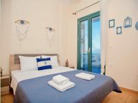 Posteľ alebo postele v izbe v ubytovaní Beach Villa Evgenia with private pool by DadoVillas