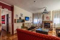 TV a/nebo společenská místnost v ubytování Entreacebedas rural&vacaciones, alojamientos con jardín PRIVADO Piscina GRATIS en Julio