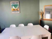 a meeting room with a white table and chairs at Appartement A confortable et lumineux in Neufchâtel-Hardelot
