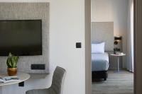 Televízia a/alebo spoločenská miestnosť v ubytovaní INNSiDE by Meliá Barcelona Apolo