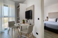 Televízia a/alebo spoločenská miestnosť v ubytovaní INNSiDE by Meliá Barcelona Apolo