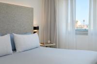 Posteľ alebo postele v izbe v ubytovaní INNSiDE by Meliá Barcelona Apolo
