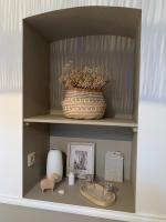 a shelf with a basket and a vase on it at Chambre d&#39;Hôtes La Villa Molina in Besançon