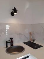 Kuchyňa alebo kuchynka v ubytovaní Appartement avec piscine proche plages