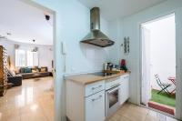 A kitchen or kitchenette at HomeySeville-Preciosa Casa Independiente Alfalfa, Parking Optional