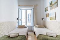 A bed or beds in a room at HomeySeville-Preciosa Casa Independiente Alfalfa, Parking Optional