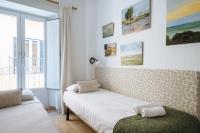 A bed or beds in a room at HomeySeville-Preciosa Casa Independiente Alfalfa, Parking Optional