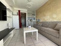 Część wypoczynkowa w obiekcie Studio à Sète avec vue mer, parking privé, proche plages et commerces - FR-1-338-486