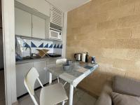 Kuchnia lub aneks kuchenny w obiekcie Studio à Sète avec vue mer, parking privé, proche plages et commerces - FR-1-338-486