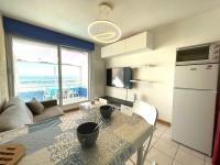 Kuchnia lub aneks kuchenny w obiekcie Studio à Sète avec vue mer, parking privé, proche plages et commerces - FR-1-338-486