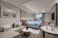 Crowne Plaza Shanghai Nanjing Road by IHGにあるシーティングエリア