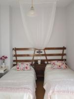A bed or beds in a room at Las Calendas de Atapuerca CB