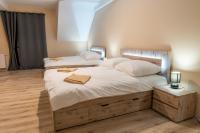 Łóżko lub łóżka w pokoju w obiekcie Apartamenty Na Rozstaju