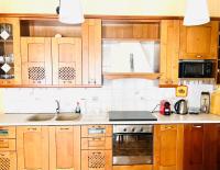 Kuchyňa alebo kuchynka v ubytovaní Neoclassical 2Bed in Kallimarmaro