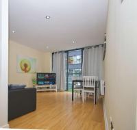 Posezení v ubytování Alluring 2 Bedroom Leeds City Centre Apartment- Self Check-in,Balconied Apartment