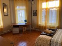 Łóżko lub łóżka w pokoju w obiekcie Maison conviviale aux abords de la vieille ville