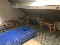 Łóżko lub łóżka w pokoju w obiekcie Maison conviviale aux abords de la vieille ville
