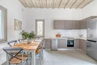 A kitchen or kitchenette at Lkm 4 Bed Villa Air Panormos Mykonos
