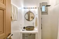 A bathroom at Lkm 4 Bed Villa Air Panormos Mykonos