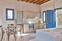 A kitchen or kitchenette at Lkm 4 Bed Villa Air Panormos Mykonos