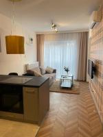 Televízia a/alebo spoločenská miestnosť v ubytovaní Apartament przy Karmelu
