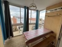 Posteľ alebo postele v izbe v ubytovaní Charmant T2 Cabine en Centre-Ville, 6 Pers., 200m de la Plage - Animaux -10kg OK - FR-1-701-47