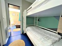 Posteľ alebo postele v izbe v ubytovaní Studio cosy au pied des pistes avec balcon et parking – La Salle-les-Alpes - FR-1-330F-215