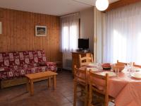 Televízia a/alebo spoločenská miestnosť v ubytovaní Appartement cosy 2 pièces avec coin nuit, 6 couchages, à 100m des pistes et commerces à Vars - FR-1-330B-207