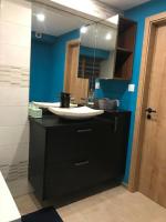 Kuchnia lub aneks kuchenny w obiekcie Paisible logement tout équipé pour 1 à 6 personnes