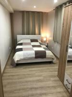 Łóżko lub łóżka w pokoju w obiekcie Paisible logement tout équipé pour 1 à 6 personnes