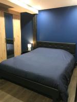 Łóżko lub łóżka w pokoju w obiekcie Paisible logement tout équipé pour 1 à 6 personnes
