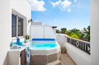 The swimming pool at or close to Bungalow Paraiso