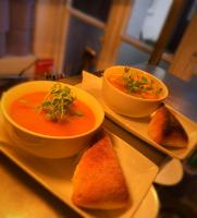 een bord met twee kommen soep en wat toast bij Red Lion Coaching Inn in Ellesmere