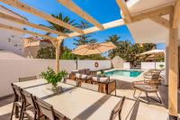 The swimming pool at or close to Villa El Algarrobo