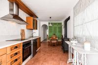 A kitchen or kitchenette at Villa El Algarrobo