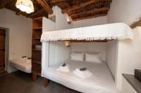 Postel nebo postele na pokoji v ubytování Giourgas Cottage Milos Island