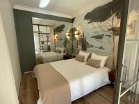 a bedroom with a bed and a painting on the wall at FELIX FAURE PALAIS DES FESTIVALS CROISETTE VIEUX PORT in Cannes