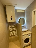 a small bathroom with a sink and a microwave at FELIX FAURE PALAIS DES FESTIVALS CROISETTE VIEUX PORT in Cannes