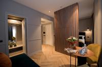 A television and/or entertainment centre at Duomo Hotel & Apartments