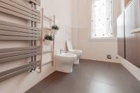 A bathroom at Realkasa De Crescenzi Family Apartment