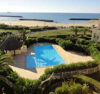 Basen w obiekcie SAVANNA BEACH I Joli T2 avec vue mer piscine Cap d'Agde lub w pobliżu