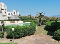 Basen w obiekcie SAVANNA BEACH I Joli T2 avec vue mer piscine Cap d'Agde lub w pobliżu