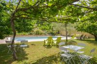 Basen w obiekcie Gîte La loge 142 route de CARPENTRAS 84210 VENASQUE lub w pobliżu