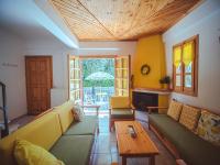 Posedenie v ubytovaní Lemon House for big family in Damouchari - Delicious Houses